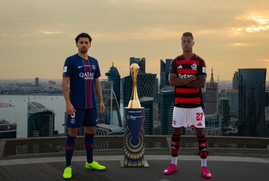 psg-x-flamengo3A-marquinhos-e-bruno-henrique-posam-com-trofeu-no-alto-de-predio-em-doha-7C-final-da-copa-intercontinental psg-x-flamengo3A-marquinhos-e-bruno-henrique-posam-com-trofeu-no-alto-de-predio-em-doha-7C-final-da-copa-intercontinental