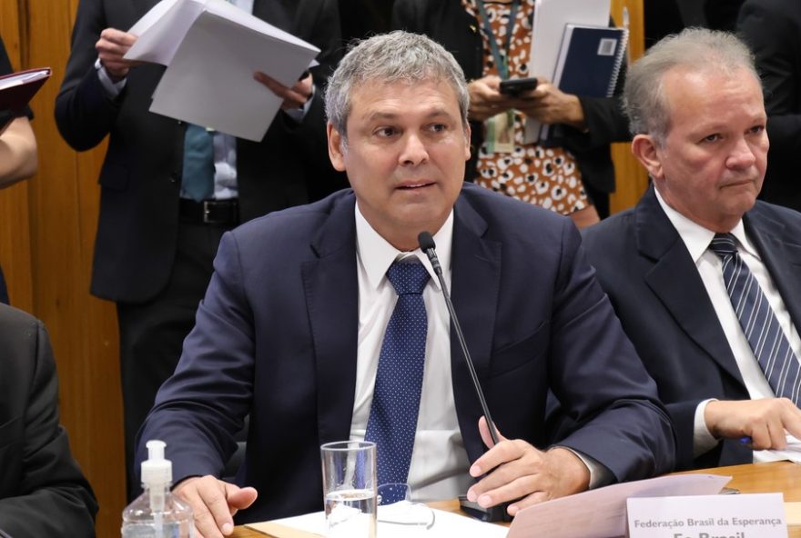 pt-na-camara3A-lideranca-indignada-com-avanco-da-anistia-lindbergh-farias-expressa-preocupacao-e-ve-proposta-como-inacreditavel