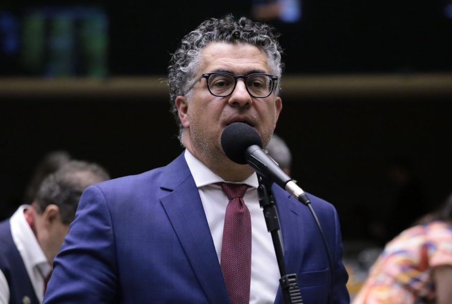 pt-propoe-alteracao-no-regimento-para-impedir-eduardo-bolsonaro-de-liderar-a-distancia