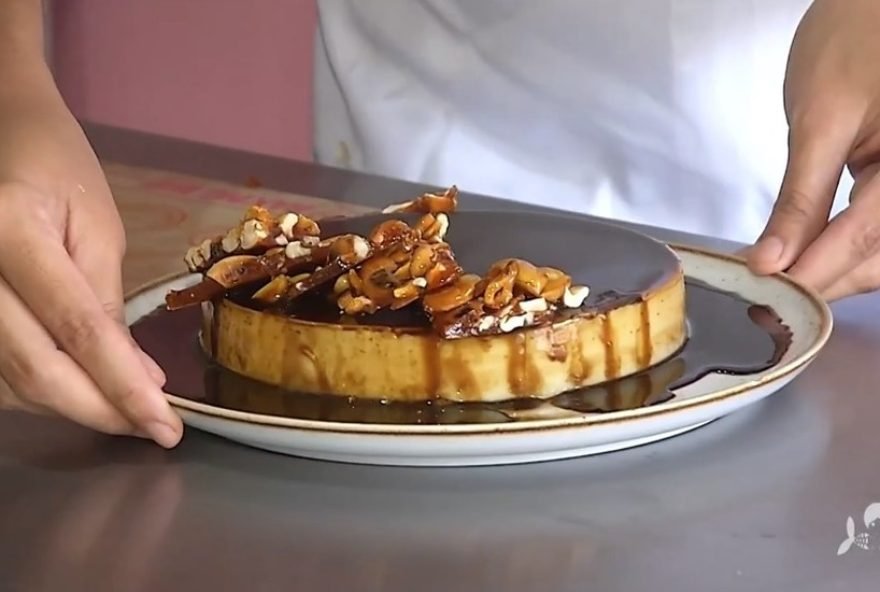 pudim-arretado-com-calda-de-castanha-e-melaco-de-cana3A-aprenda-a-receita-deliciosa