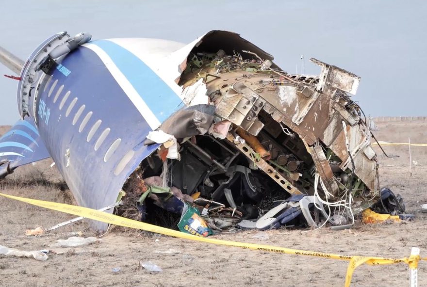putin-admite-responsabilidade-pela-queda-de-aviao-da-embraer-no-cazaquistao