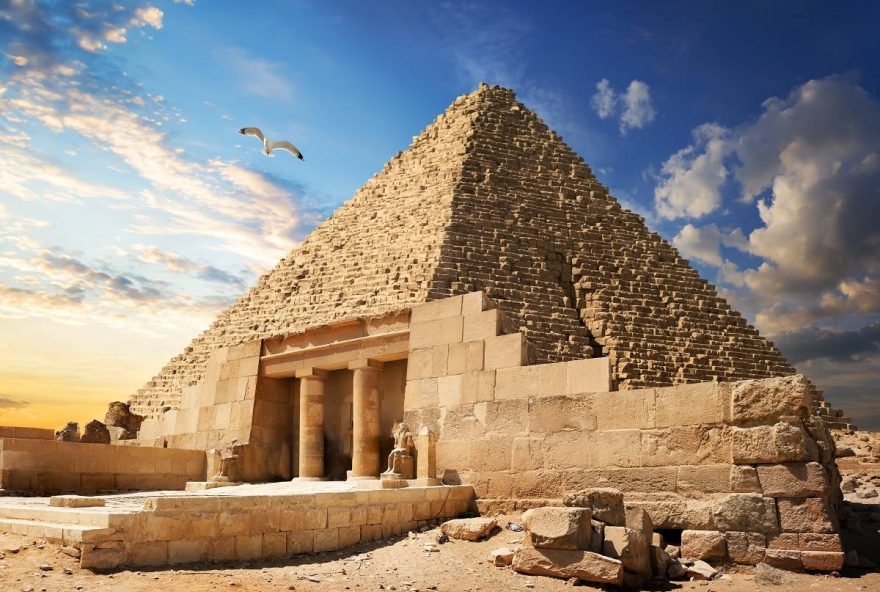 pyramid-near-giza-PCQCZMJ