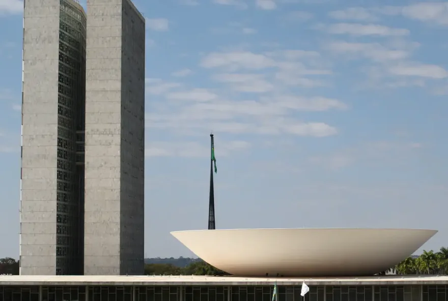 A Câmara dos Deputados aprovou, por unanimidade, o projeto de lei que cria um incentivo financeiro para alunos de baixa 
(Foto: Reprodução/ Agência Brasil)