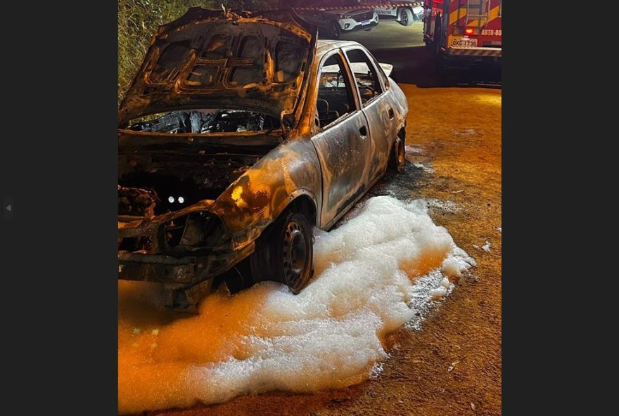 quatro-corpos-carbonizados-sao-encontrados-em-carro-incendiado-em-sao-joao-batista3A-policia-investiga-homicidio-qualificado-e-destruicao-de-cadaver