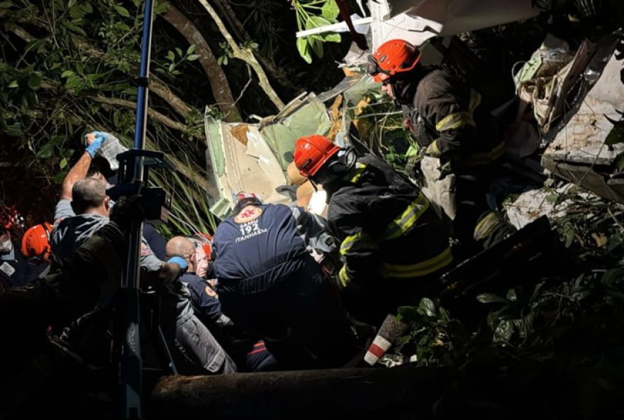 queda-de-aviao-no-litoral-de-itanhaem3A-bombeiros-confirmam-uma-morte