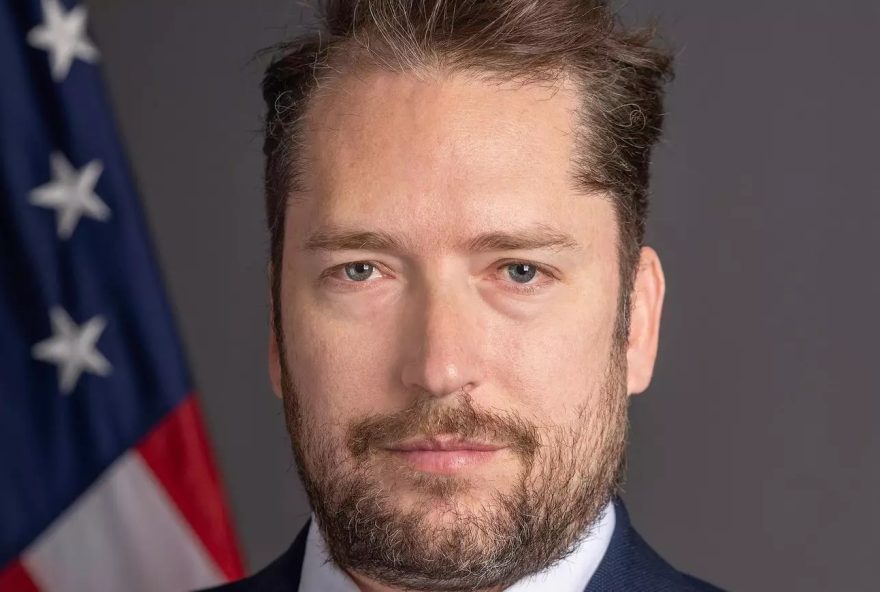 quem-e-o-assessor-de-trump-e-critico-de-moraes-que-quer-visitar-bolsonaro-na-prisao quem-e-o-assessor-de-trump-e-critico-de-moraes-que-quer-visitar-bolsonaro-na-prisao