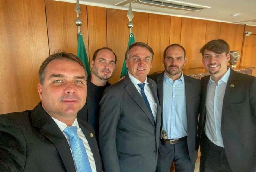 racha-na-familia-bolsonaro3A-entenda-os-motivos-do-conflito-com-michelle