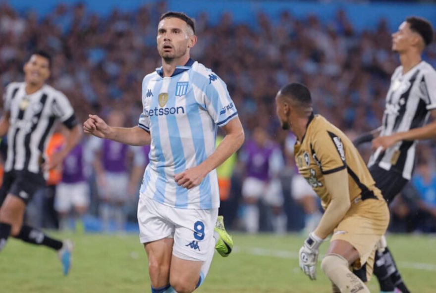 racing-vence-o-botafogo-e-fica-proximo-do-titulo-da-recopa-sul-americana