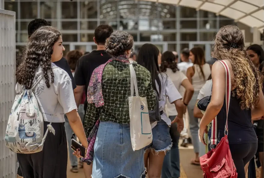 Pedidos de isenção da taxa do Enem podem ser feitos até sexta-feira