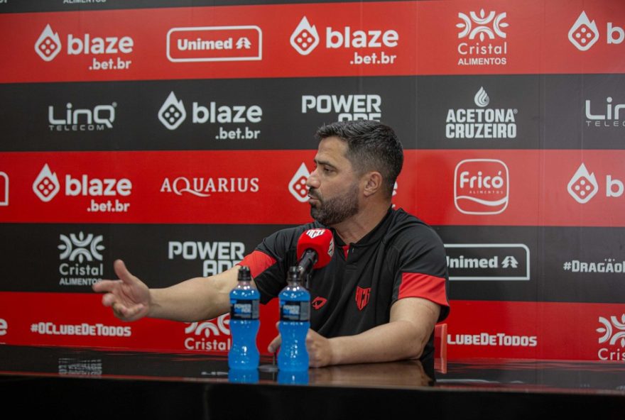 rafael-lacerda-elogia-desempenho-do-atletico-go-e-mira-vitoria-contra-o-remo