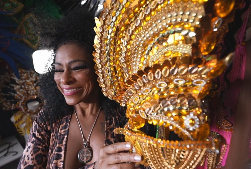 rainha-veterana-marcinha-volta-a-desfilar-aos-61-anos-em-curitiba rainha-veterana-marcinha-volta-a-desfilar-aos-61-anos-em-curitiba