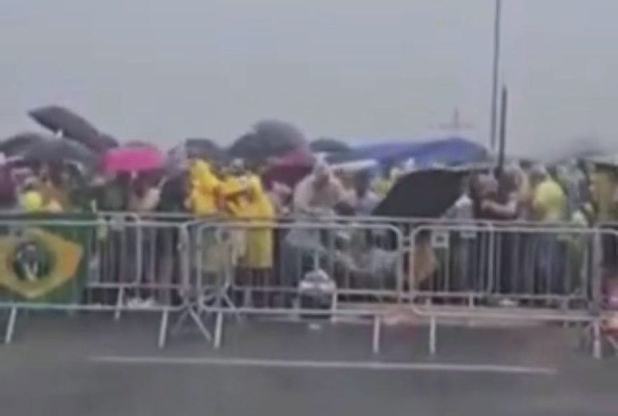 raio-atinge-caminhada-de-nikolas-ferreira-em-brasilia-e-deixa-feridos3B-veja-video raio-atinge-caminhada-de-nikolas-ferreira-em-brasilia-e-deixa-feridos3B-veja-video