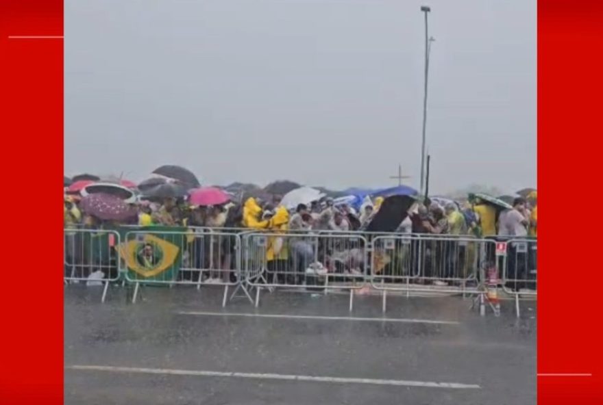 raio-atinge-manifestantes-pro-bolsonaro-em-brasilia3A-pacientes-recebem-alta-no-df raio-atinge-manifestantes-pro-bolsonaro-em-brasilia3A-pacientes-recebem-alta-no-df