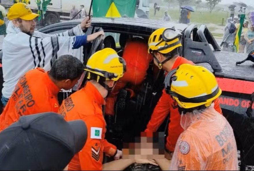 raio-em-ato-de-nikolas-deixa-8-em-estado-grave-e-provoca-ao-menos-30-internacoes raio-em-ato-de-nikolas-deixa-8-em-estado-grave-e-provoca-ao-menos-30-internacoes