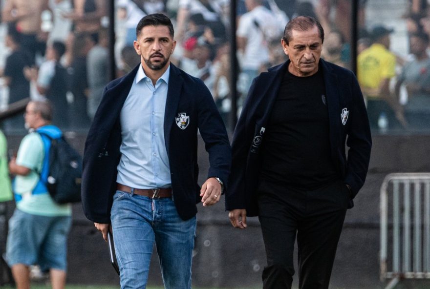 ramon-diaz-e-emiliano3A-reencontro-emocionante-em-sao-januario-influencia-a-luta-contra-o-z-4 ramon-diaz-e-emiliano3A-reencontro-emocionante-em-sao-januario-influencia-a-luta-contra-o-z-4