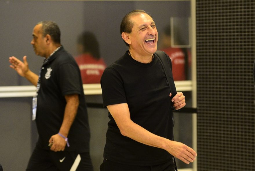 ramon-diaz-faz-historia-ao-liderar-corinthians-para-o-titulo-do-campeonato-paulista-de-2025