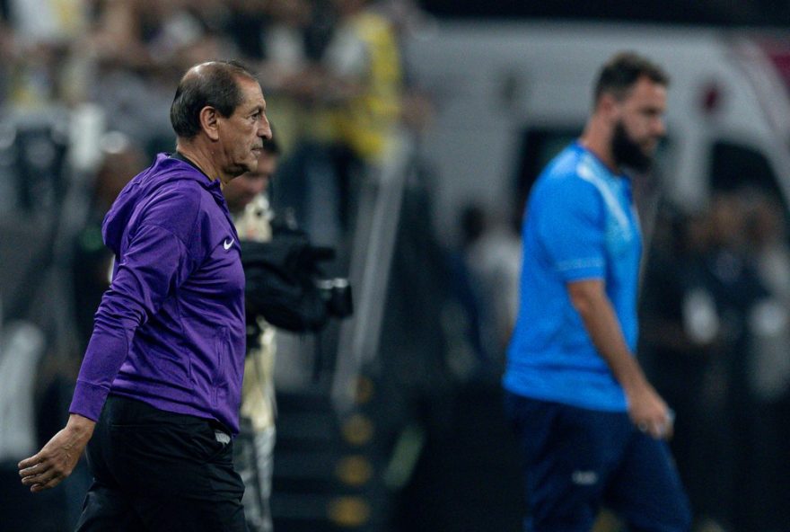 ramon-elogia-jovem-zagueiro-do-corinthians-e-projeta-volta-de-titulares-no-majestoso.-impeto-do-time-segue-firme-com-recorde-de-vitorias-consecutivas