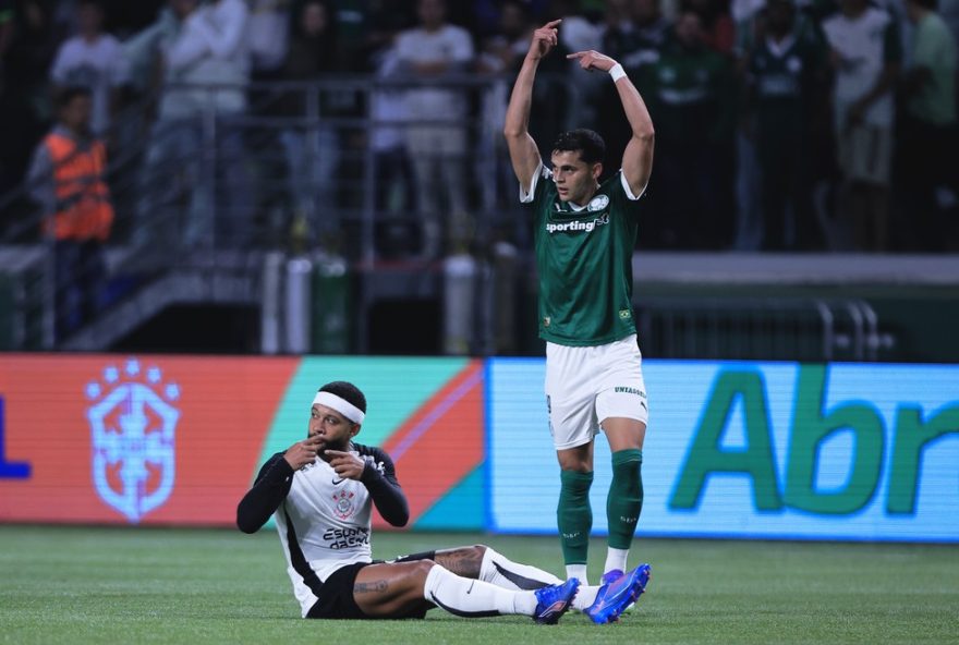 SP - SAO PAULO - 06/08/2025 - COPA DO BRASIL 2025, PALMEIRAS X CORINTHIANS - Memphis Depay jogador do Corinthians durante partida contra o Palmeiras no estadio Arena Allianz Parque pelo campeonato Copa Do Brasil 2025. Foto: Ettore Chiereguini/AGIF