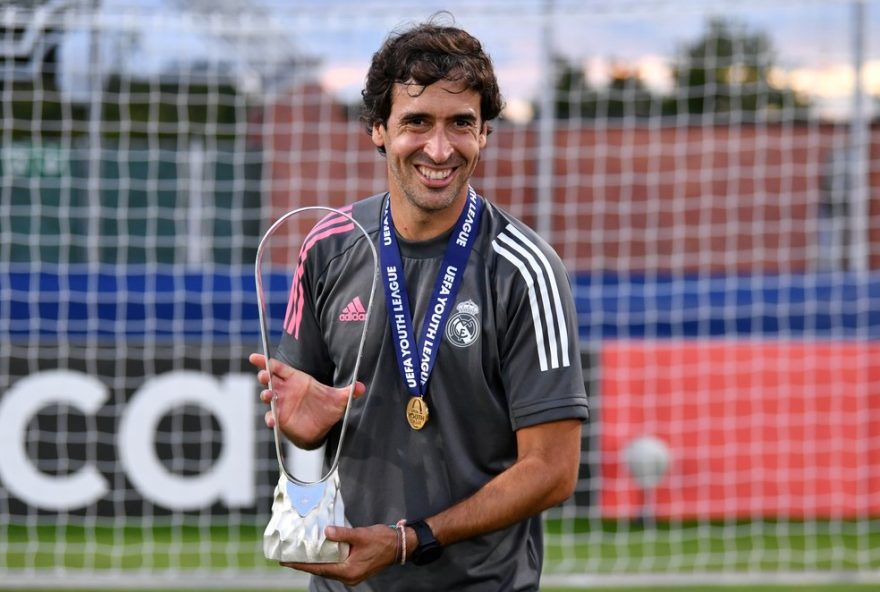 raul-gonzalez-se-despede-do-real-madrid-apos-deixar-cargo-de-treinador-da-base3A-arbeloa-assume-o-time-b2C-julio-baptista-integra-a-equipe