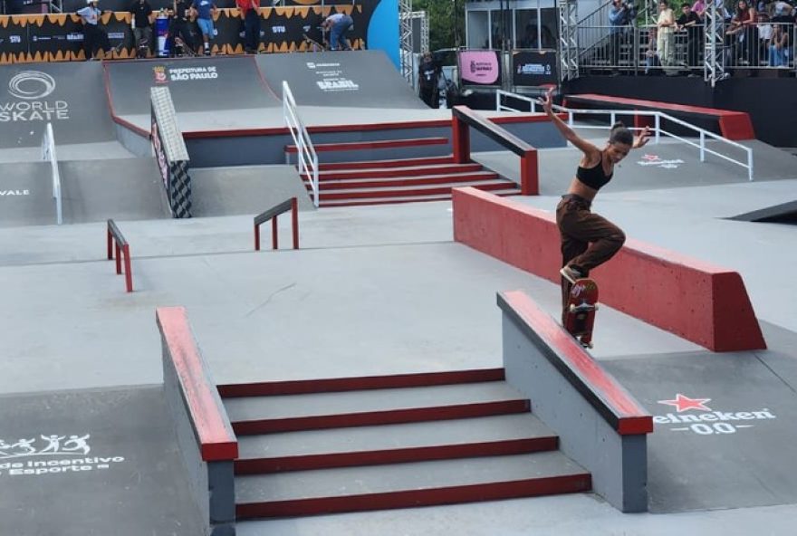 rayssa-leal-alcanca-67.24-em-melhor-volta-na-semifinal-do-mundial-de-skate-street rayssa-leal-alcanca-67.24-em-melhor-volta-na-semifinal-do-mundial-de-skate-street