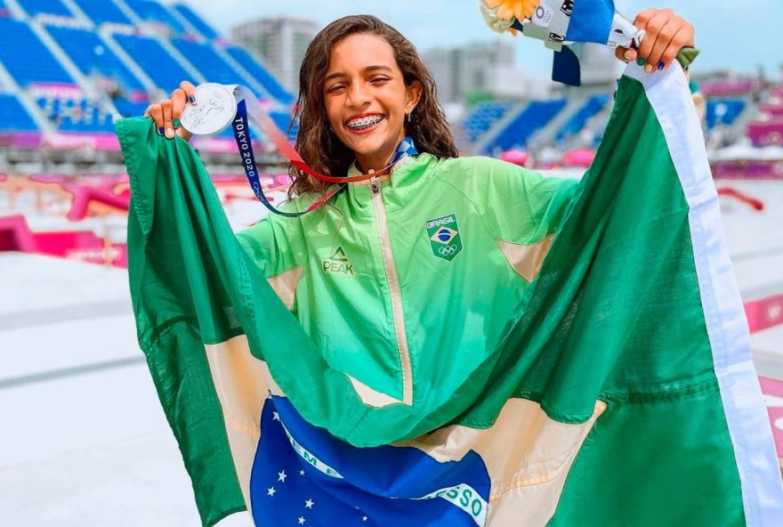 Brasileira conquista segundo título mundial consecutivo em final emocionante contra japonesas. (Foto: Reprodução)