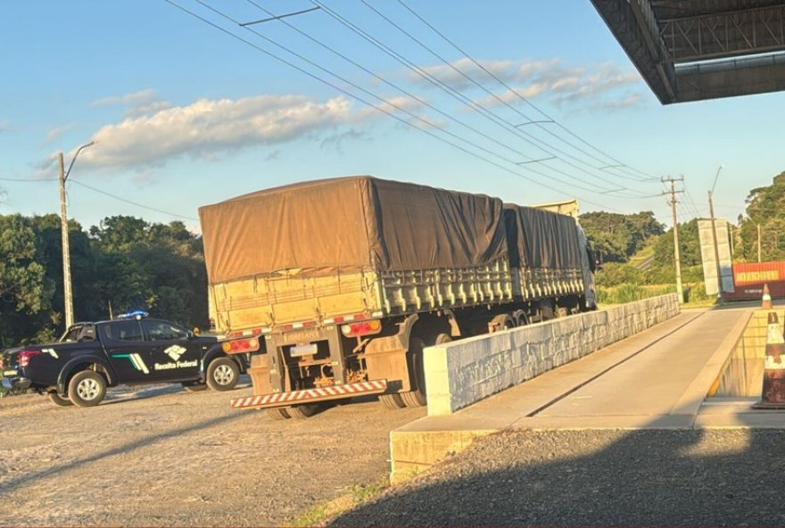 receita-federal-apreende-2-toneladas-de-maconha-em-caminhao-na-br-2773A-investigacao-em-andamento receita-federal-apreende-2-toneladas-de-maconha-em-caminhao-na-br-2773A-investigacao-em-andamento