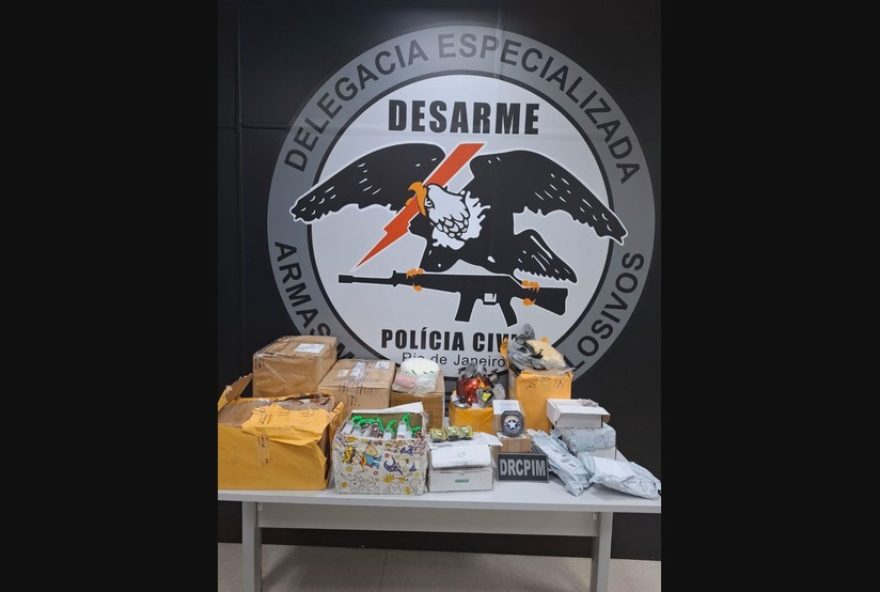 receita-federal-e-policia-civil-apreendem-drogas-e-celulares-nos-correios-do-rio3A-operacao-contra-trafico-e-crime-organizado