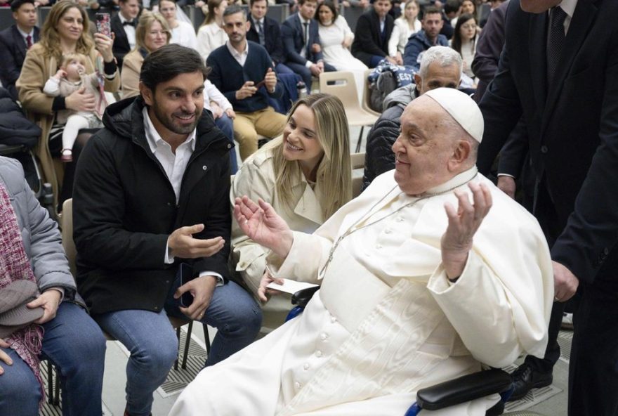 recem-casado-cearense-relembra-bencao-do-papa-francisco-no-vaticano3A-pareciamos-amigos