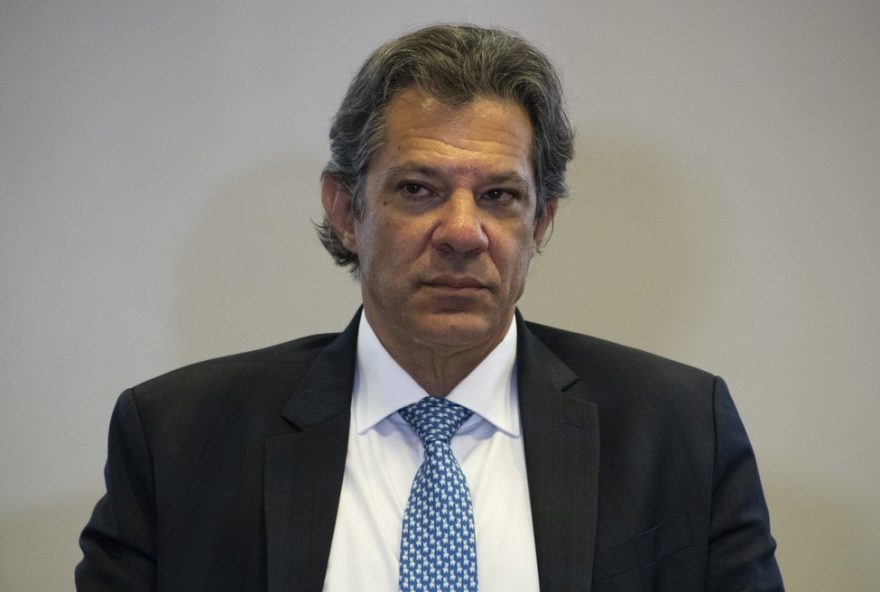 recuo-no-iof-expoe-divisao-no-governo-lula3A-implicacoes-politicas-em-destaque