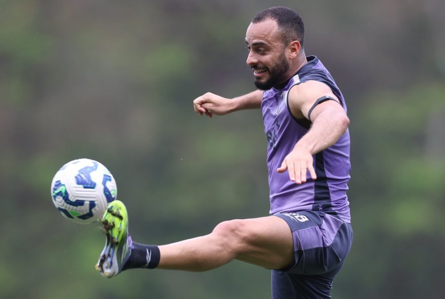 recuperacao-de-arthur-cabral-e-artur3A-botafogo-aguarda-retorno-para-confronto-com-o-gremio