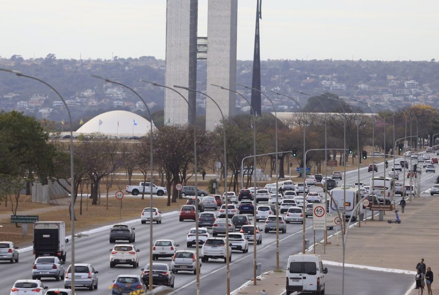 reforma-administrativa3A-pec-limita-supersalario2C-veda-ferias-de-60-dias-e-cria-regras-para-concursos