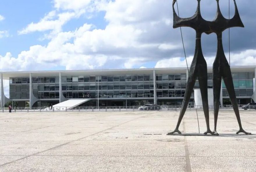 reforma-da-praca-dos-tres-poderes-tera-custo-5725-maior-que-o-previsto reforma-da-praca-dos-tres-poderes-tera-custo-5725-maior-que-o-previsto