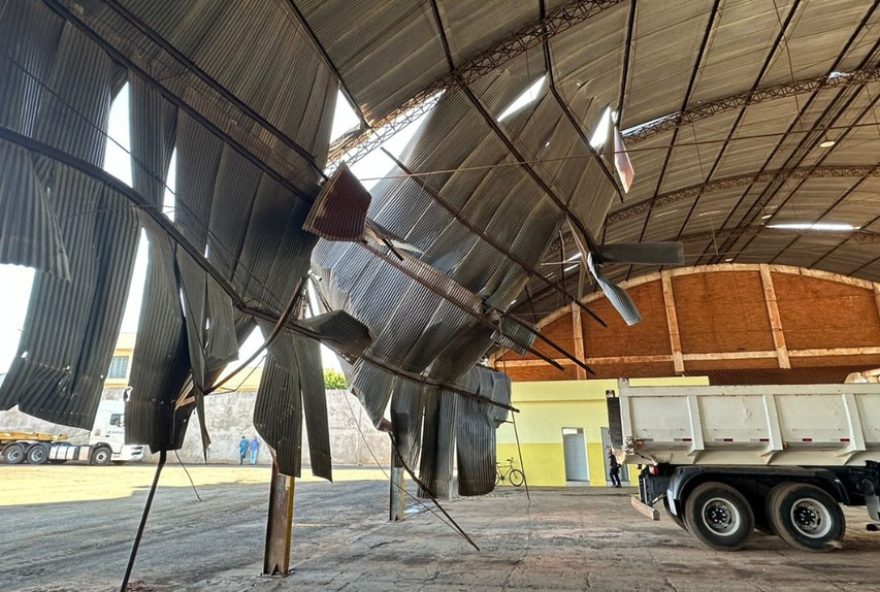 regente-feijo-decreta-emergencia-apos-ventos-de-95-km2Fh-e-tragedia-em-festa-universitaria regente-feijo-decreta-emergencia-apos-ventos-de-95-km2Fh-e-tragedia-em-festa-universitaria