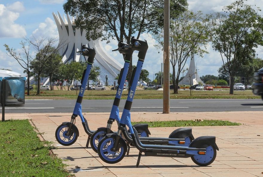 regras-de-uso-de-patinetes-eletricos-em-brasilia3A-limites-de-velocidade-e-recomendacao-de-capacete