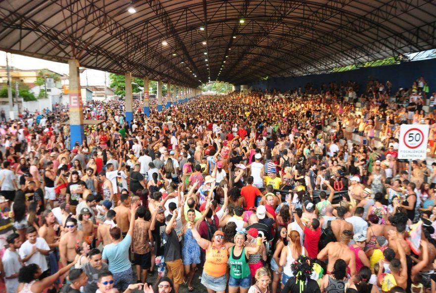 regras-do-carnaval-em-taubate3A-caixas-de-som-e-copos-de-vidro-proibidos