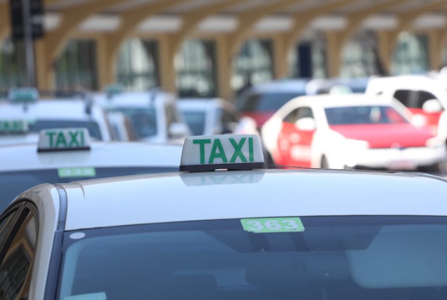 regras-para-instalacao-de-peliculas-antivandalismo-nos-taxis-de-sp3A-seguranca-e-conformidade-com-resolucao-contran