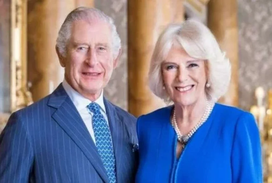 Rei Charles e Camilla Parker Bowles Crédito: Divulgação