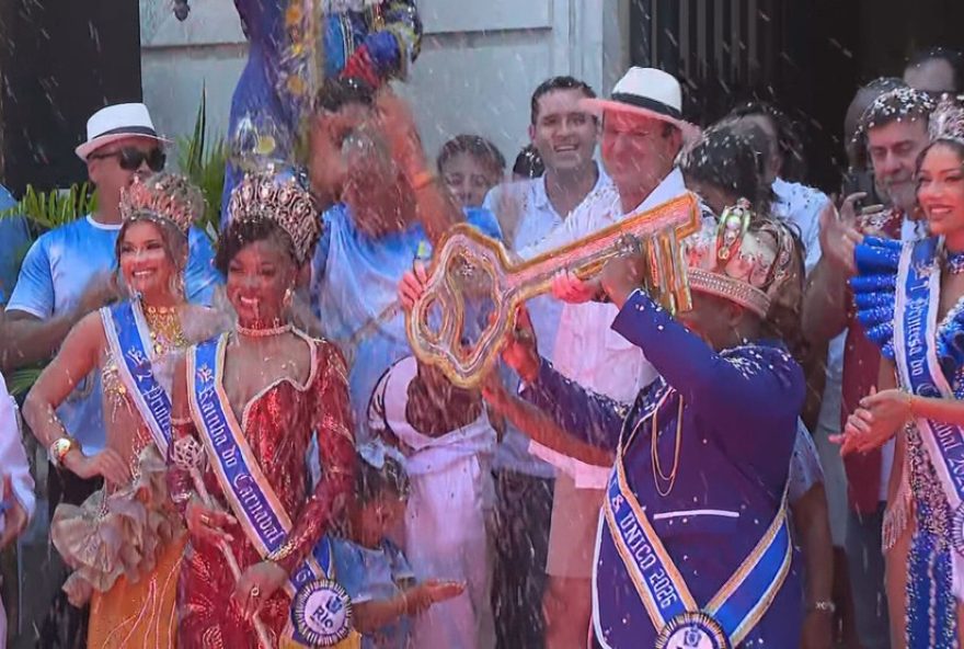 rei-momo-recebe-chaves-da-cidade-e-inicia-oficialmente-o-carnaval-no-rio rei-momo-recebe-chaves-da-cidade-e-inicia-oficialmente-o-carnaval-no-rio