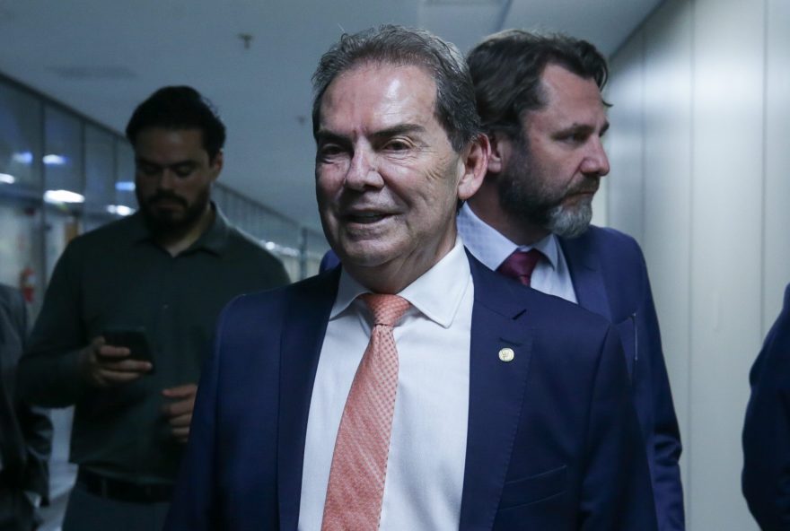 relator-garante-que-nao-havera-anistia-a-bolsonaro-apos-flavio-mencionar-preco-para-abandonar-candidatura relator-garante-que-nao-havera-anistia-a-bolsonaro-apos-flavio-mencionar-preco-para-abandonar-candidatura