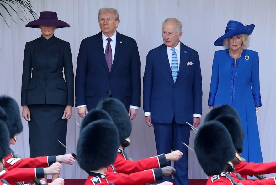 relembre-gafes-de-presidentes-americanos-com-a-familia-real-britanica