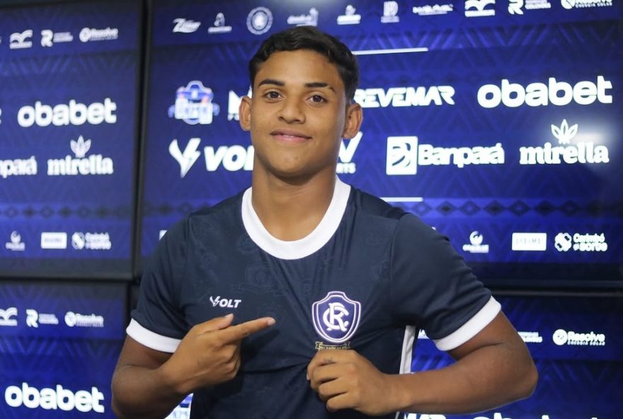 remo-assina-contrato-profissional-com-jovem-artilheiro-da-base-edgol