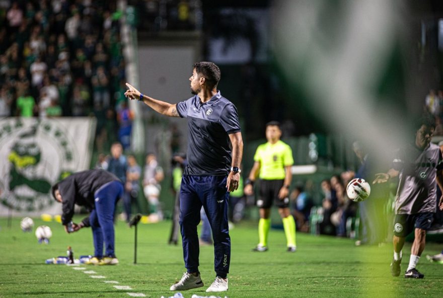 remo-lamenta-gols-perdidos-e-critica-arbitragem-em-empate3A-22penalizacao-justa22