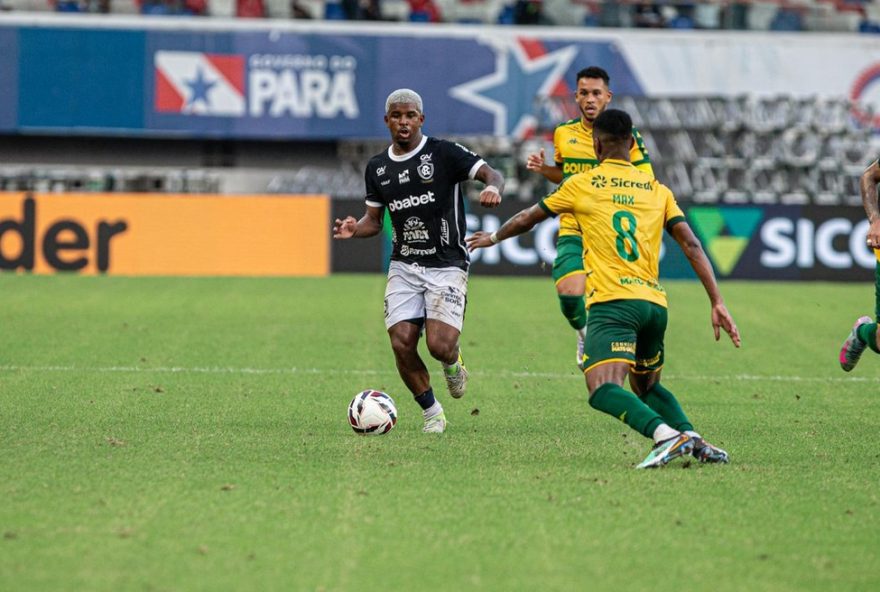 remo2C-com-jaderson-em-destaque2C-busca-entrar-no-g-4-diante-do-coritiba