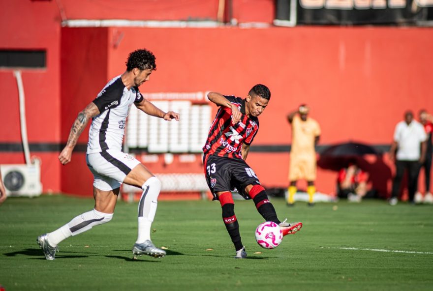 renovacao-de-contrato-de-erick-no-vitoria-ameacada-pela-concorrencia-do-coritiba renovacao-de-contrato-de-erick-no-vitoria-ameacada-pela-concorrencia-do-coritiba