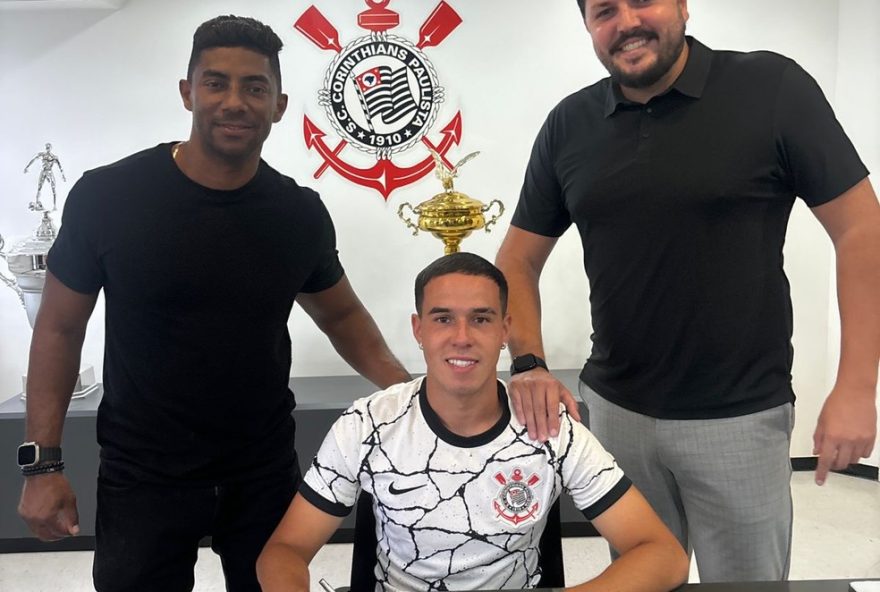 renovacao-de-contrato-de-kaua-henrique3A-corinthians-aposta-em-promessa-da-base-ate-2029