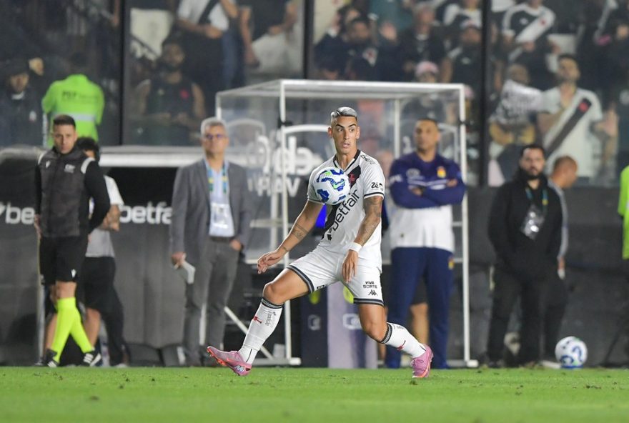 RJ - RIO DE JANEIRO - 27/09/2025 - BRASILEIRO A 2025, VASCO X CRUZEIRO - Puma Rodriguez jogador do Vasco durante partida contra o Cruzeiro no estadio Sao Januario pelo campeonato Brasileiro A 2025. Foto: Thiago Ribeiro/AGIF