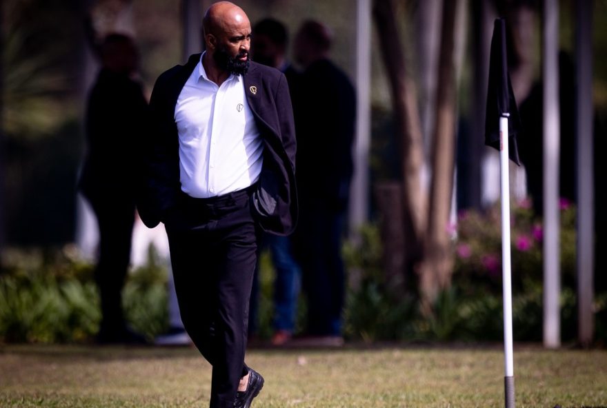renovacoes-no-corinthians3A-executivo-minimiza-transferban-e-destaca-trabalho-de-dorival-junior