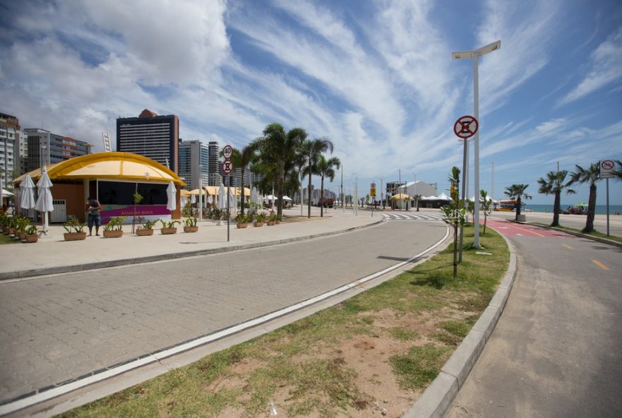 reordenamento-da-beira-mar-de-fortaleza3A-suspensao-de-novas-permissoes-para-comercio-ambulante-e-reorganizacao-da-orla