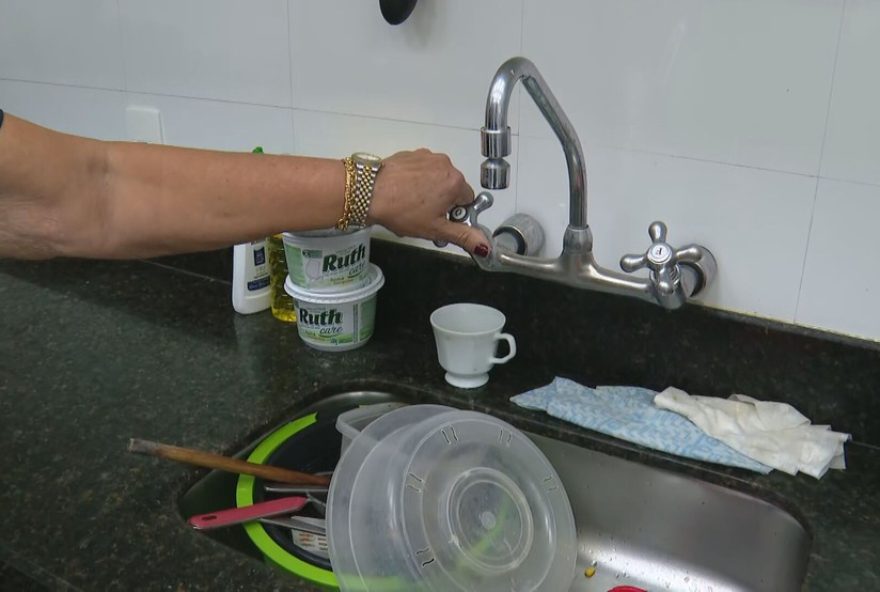 reparo-em-tubulacao-da-de-deixa-bairros-de-pindamonhangaba-sem-agua-por-mais-de-24h0A0A0A reparo-em-tubulacao-da-de-deixa-bairros-de-pindamonhangaba-sem-agua-por-mais-de-24h0A0A0A