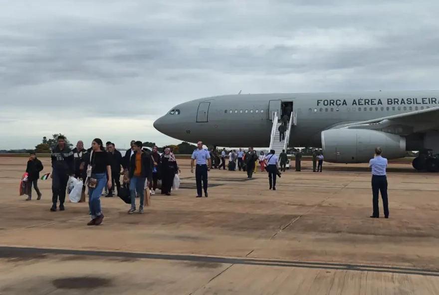 Terceiro grupo de repatriados vindos de Gaza chega ao Brasil